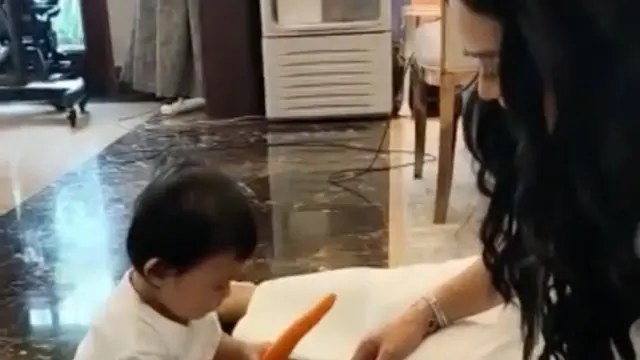 Krisdayanti dan Baby Ameena. (Foto: Dok. Instagram @krisdayantilemos)