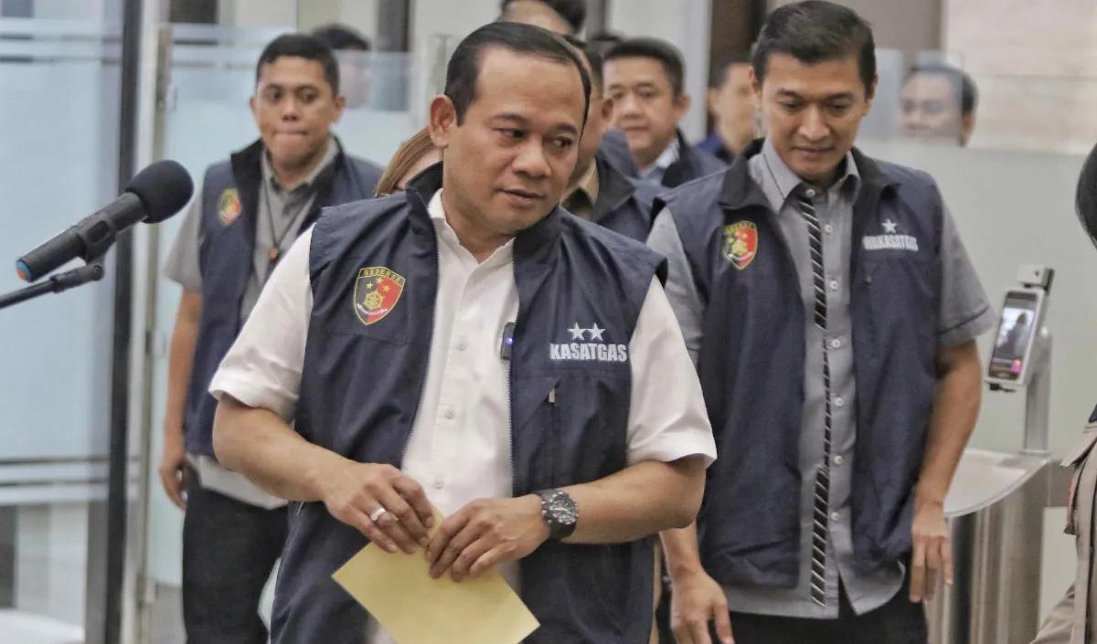 "Telah dilakukan gelar perkara yang menetapkan 2 orang tersangka kembali, kami telah menetapkan lagi 2 orang tersangka yang berperan sebagai pemberi suap atas nama tersangka VW dan DR,"<br>