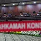 Delapan hakim MK yang hadir tersebut ialah Arief Hidayat, Wahiduddin Adams, Manahan M. P. Sitompul, Daniel Yusmic Pancastaki Foekh, M. Guntur Hamzah, Saldi Isra, dan Enny Nurbaningsih.  (Liputan6.com/Faizal Fanani)