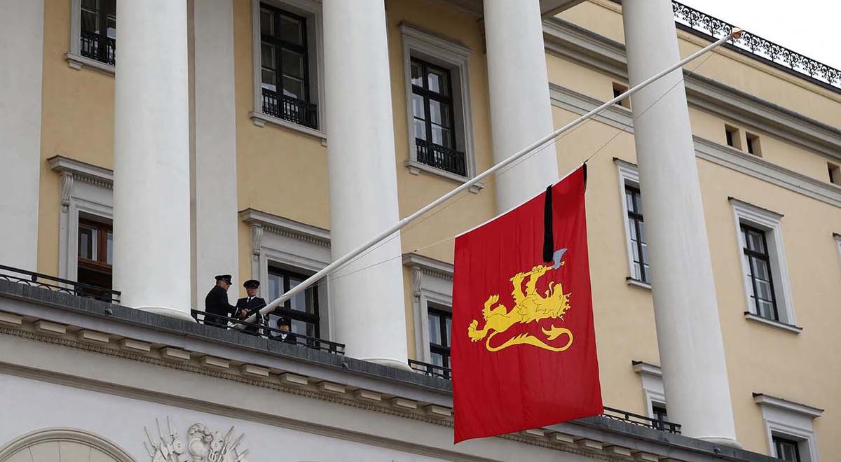 Warga Norwegia Beri Penghormatan Terakhir untuk Raja Harald V