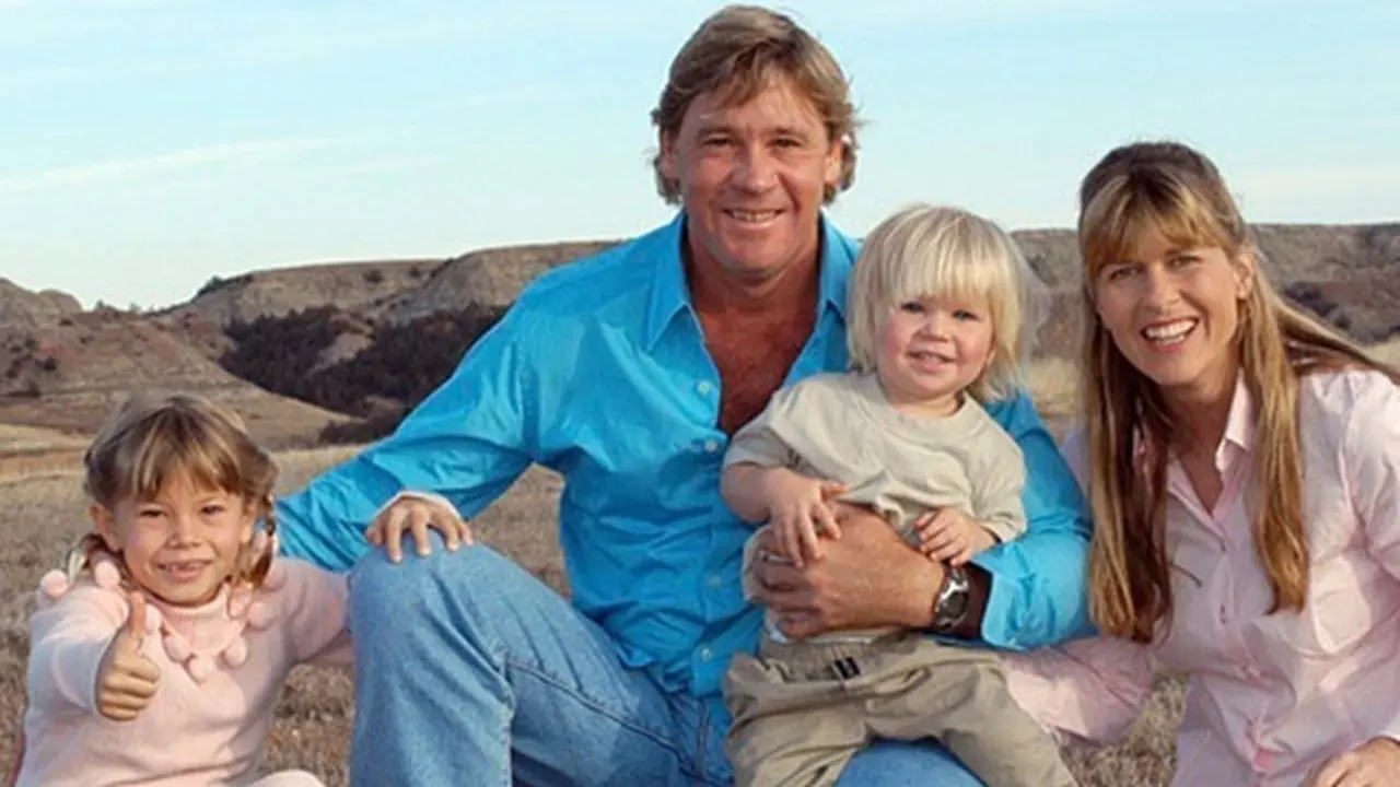 6 Potret Cantik Bindi Irwin, Anak Sulung Steve Irwin yang Akan Menikah