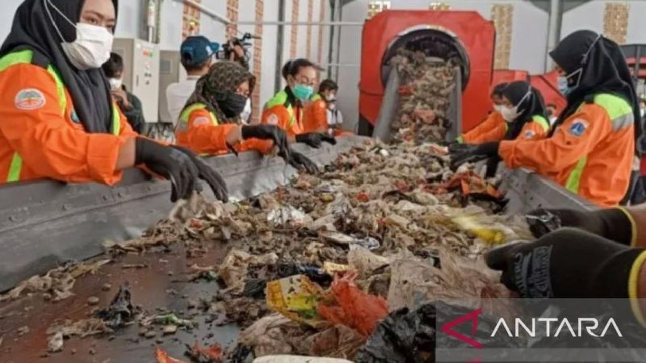 Penanganan Sampah Karawang: Bupati Aep Ungkap Tantangan dan Upaya Optimalisasi