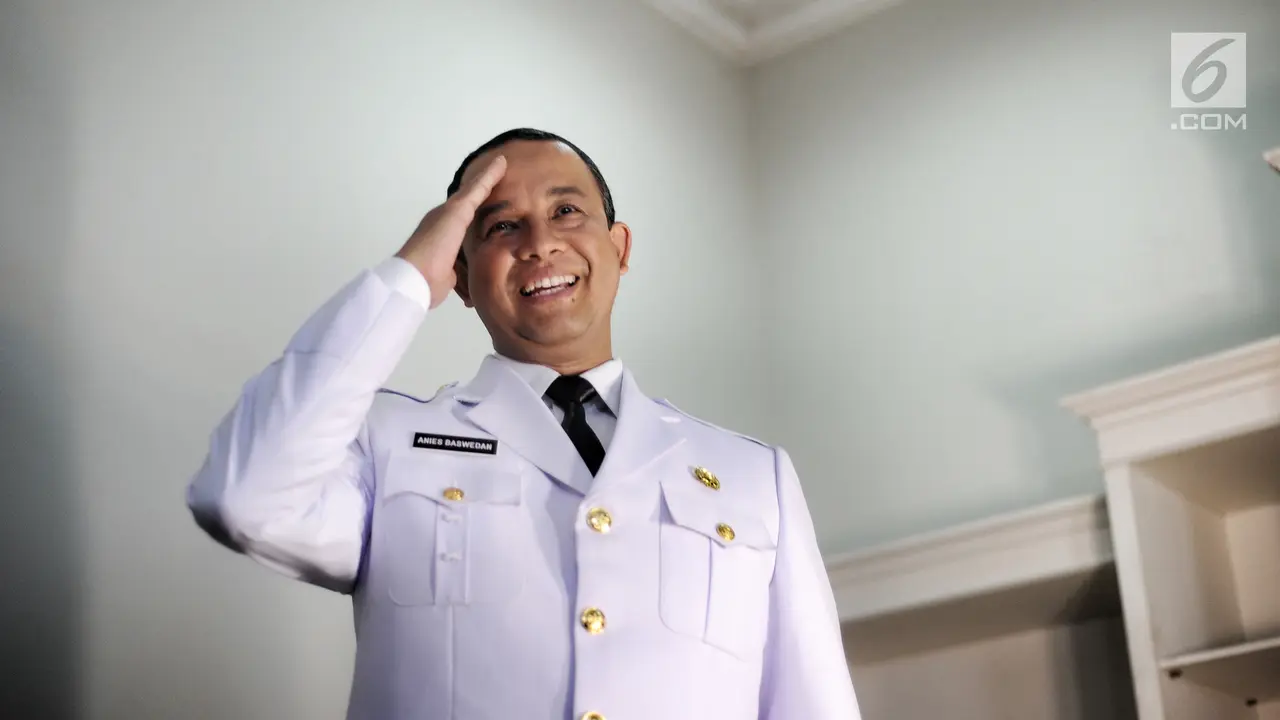 Anies dan Sandi Fitting Baju Dinas untuk Pelantikan
