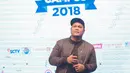 Musisi Virgoun hibur peserta Emtek Goes to Campus 2018 di Universitas Kristen Petra Surabaya, Jawa Timur, Rabu (14/11). Dalam penampilannya Virgoun membawakan tiga lagu yaitu bukti, surat cinta untuk starla, pedih. (Liputan6.com/Faizal Fanani)