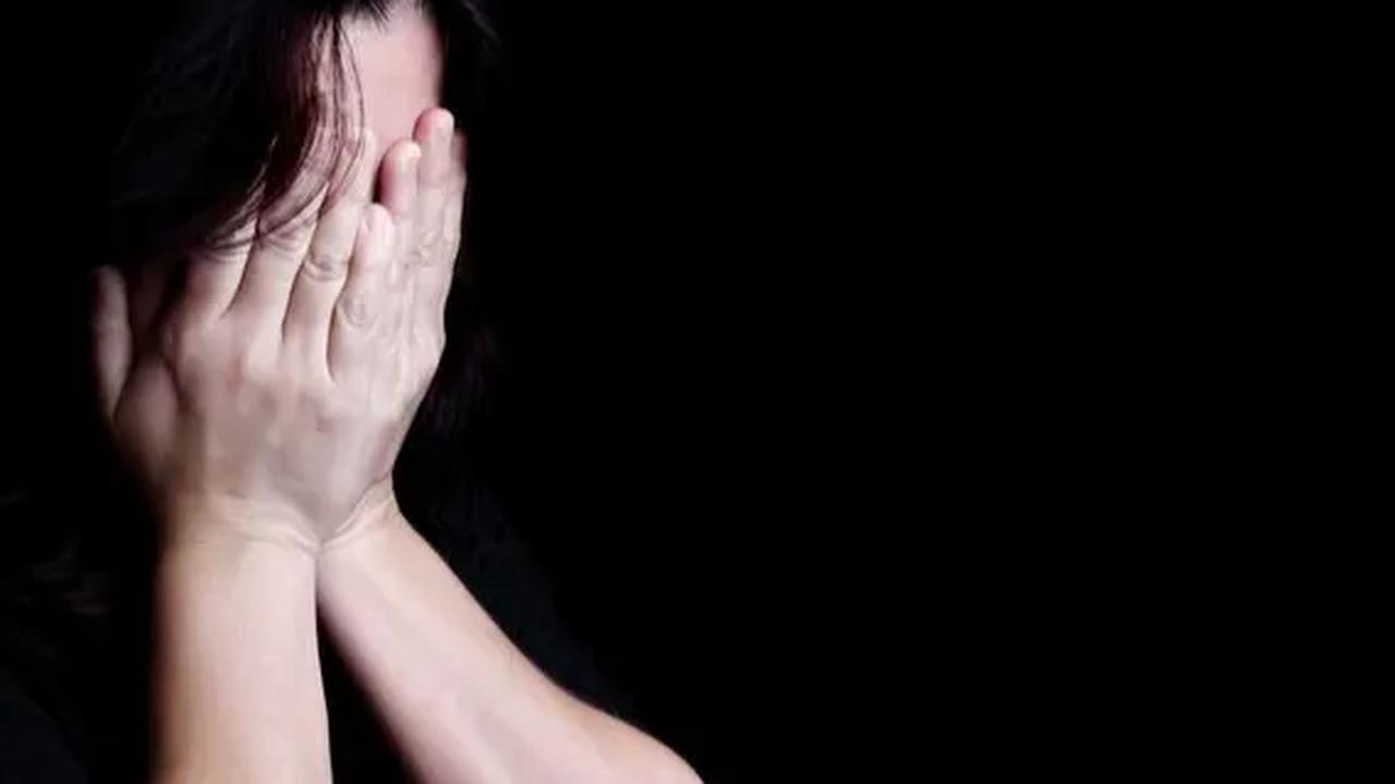 Menurut pengakuan MJS (19) dan korban lainnya, mereka dipekerjakan sebagai pemandu karaoke dan pemuas nafsu para pria hidung belang.