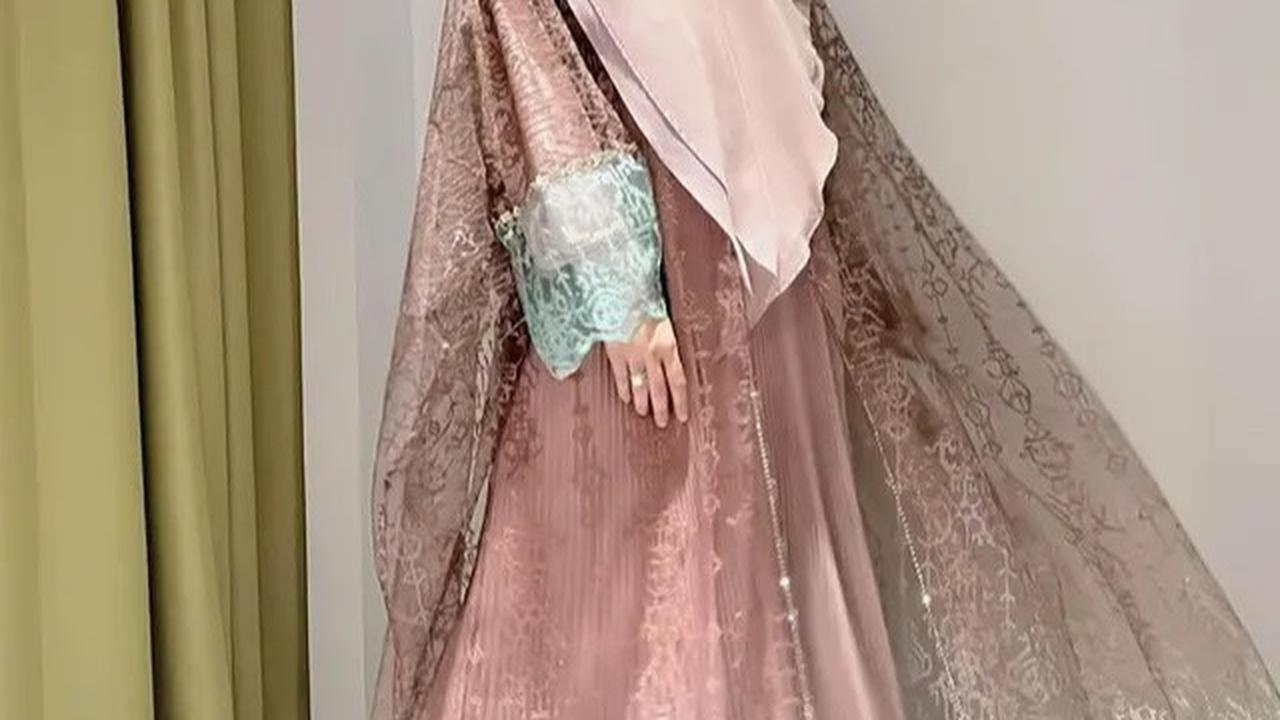 Rekomendasi Baju Lebaran Brokat dari Artis yang Elegan dan Memukau