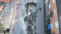 Fenomena Sinkhole Si Lubang Raksasa Muncul di Inggris Selatan, Telan Taman dan Jalan Raya