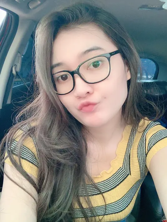 Mengawali kariernya dari orkes melayu “Lagista”, Nella Kharisma berhasil melanjutkan kariernya ke jenjang yang lebih tinggi. Berkat lagu-lagunya yang meledak di kalangan pecinta dangdut, nama Nella Kharisma makin melejit di Indonesia. (Liputan6.com/IG/@nellakharisma)