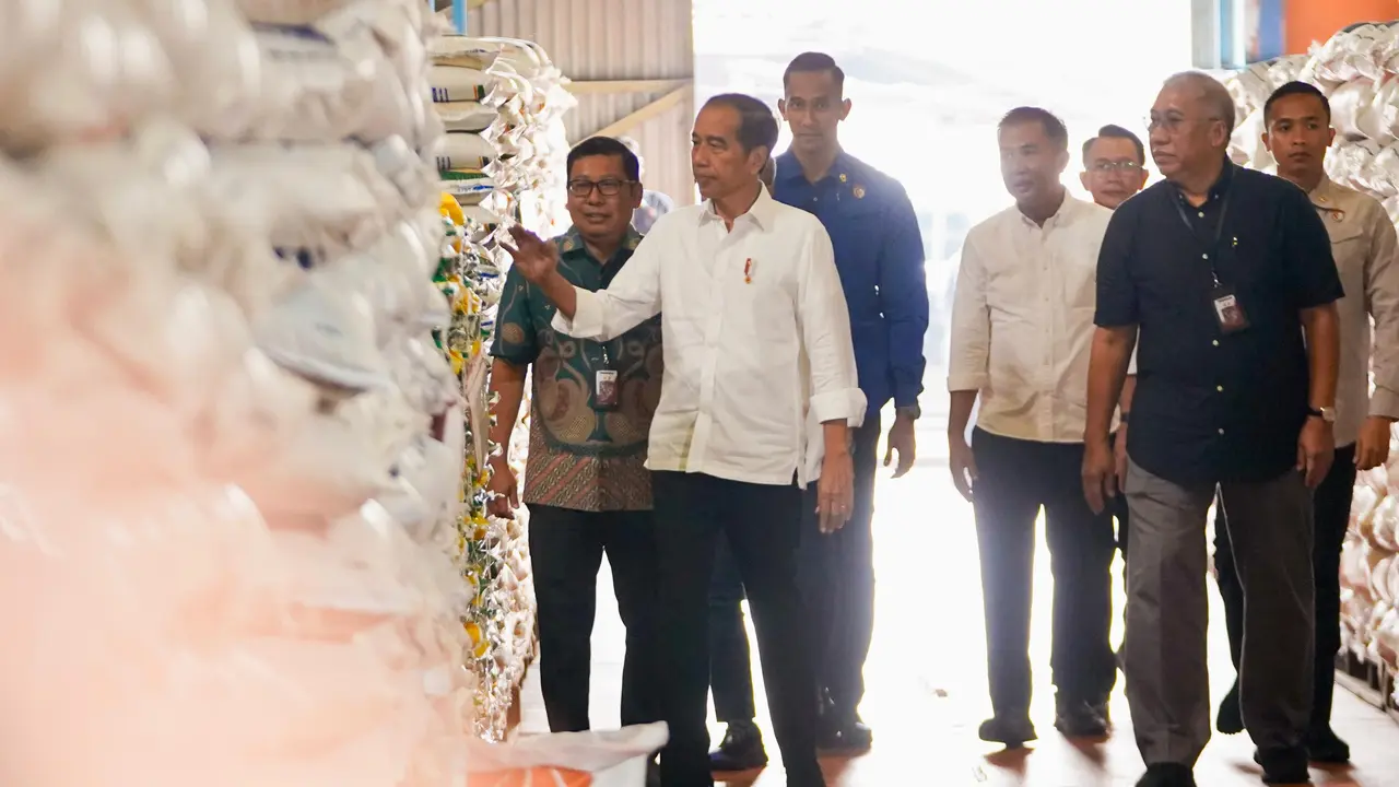 Jokowi.