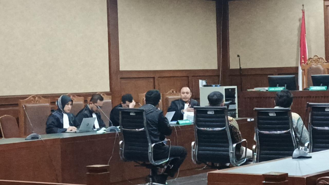 Mantan Pejabat Bea Cukai Menangis saat Cerita Pasang Badan Demi Atasan