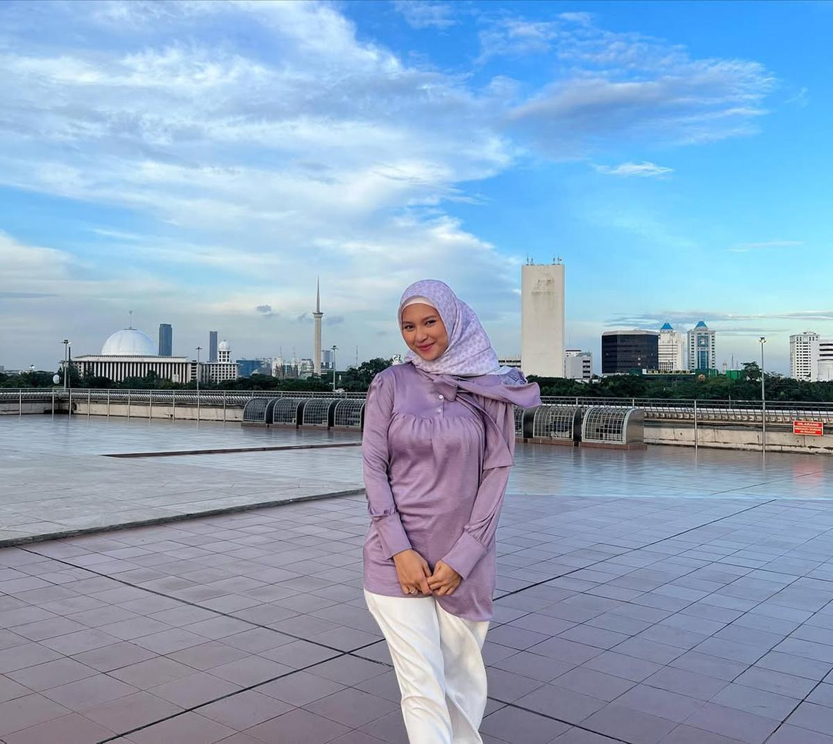 Potret Indah Permatasari Tampil Berhijab, Sederhana tapi Bikin Pangling dan Bisa Jadi Inspirasi