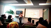 Dio dari Mulitmedia Liputan6.com menjelaskan mobile journalist.