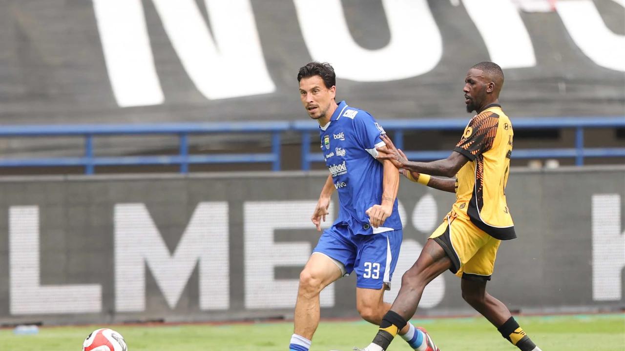 FOTO: Persib Tundukkan Persija dan Rebut Puncak Klasemen