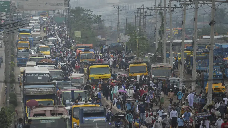 Aktivitas Mudik Warga Bangladesh di Tengah Pandemi Corona