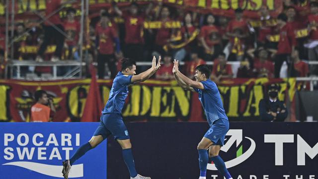 Pemain Thailand melakukan selebrasi usai menjebol gawang Vietnam