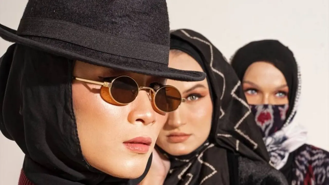 Vivi Zubedi dalam Mercedez Benz Fahion Week Rusia 2020