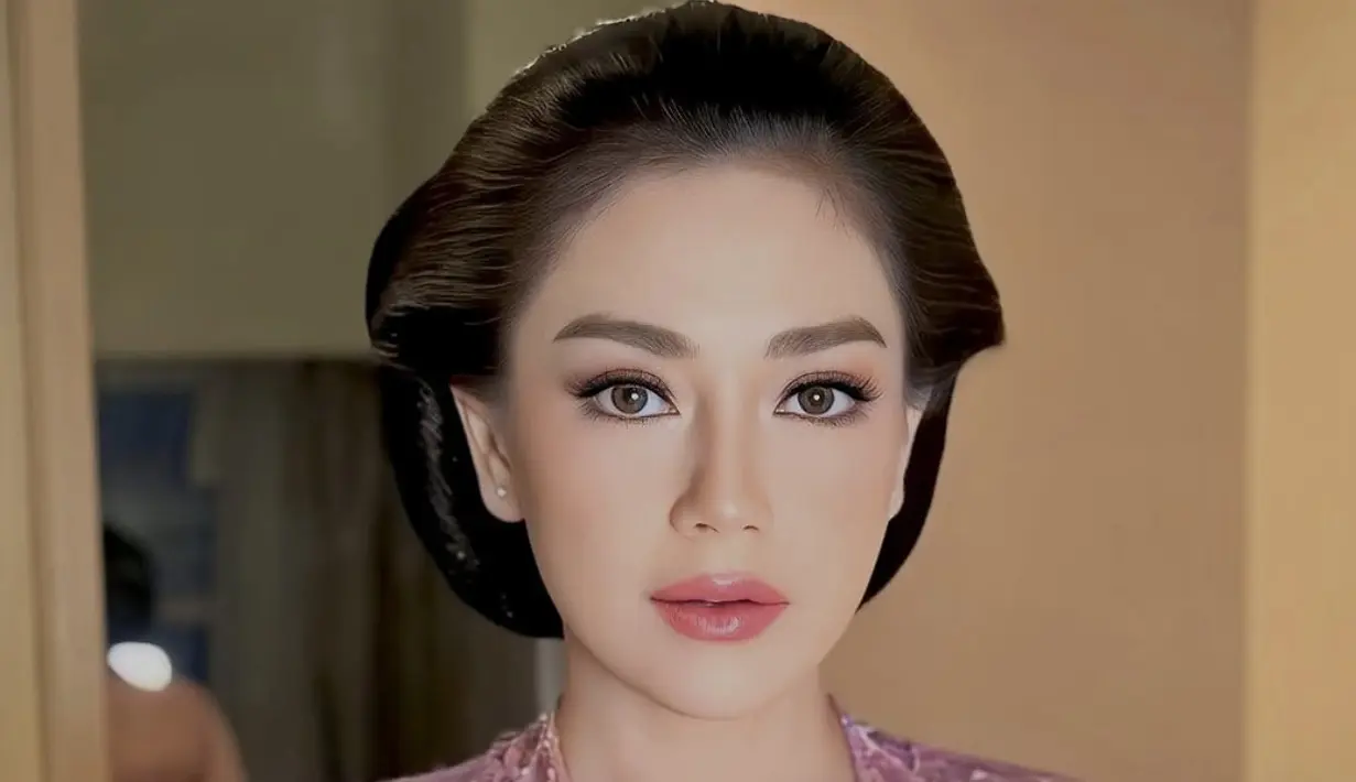 Celine memberikan kesan mendalam lewat penampilannya yang menghormati budaya tradisional.  [Foto: instagram/ Celine Evangelista]