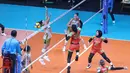 Pemain Jakarta Pertamina Enduro berhasil mendapatkan poin usai pukulannya tidak bisa dibendung oleh pemain Gresik Phonska Plus Pupuk Indonesia pada pertandingan yang berlangsung di GOR Sritex Arena Solo, Kamis (9/4/2026). (Dok. PBVSI)