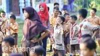 Selamat hari guru, inilah beberapa kisah tentang para guru yang sempat menghebohkan masyarakat Indonesia. (Ilustrasi: Bintang.com/Adrian Putra)
