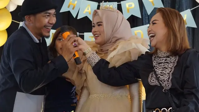 Potret Kenangan Mpok Alpa dan Anak Sulungnya Sherly (Foto: Dok. Mpok Alpa dan Sherly)