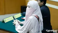 Pernikahan Inara Rusli dan Virgoun terancam kandas. Rumah tangga yang dibangun selama sembilan tahun dan telah dikaruniai tiga anak itu kini sedang proses cerai di Pengadilan Agama (PA), Jakarta Barat. Meski sedang bergulir di pengadilan, Inara juga siap rujuk dengan Virgoun tapi dengan lima syarat. [Foto:Kapanlagi.com/Bayu Herdianto]