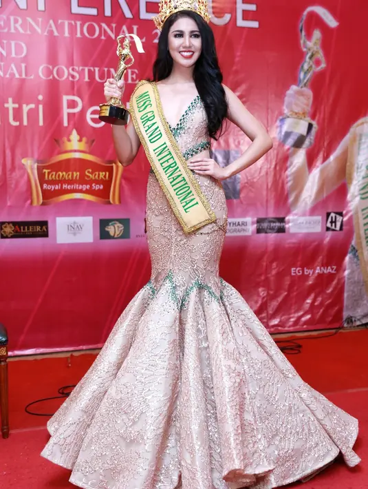 "Ini bukan perjuangan saya sendiri, ini kemenangan tim dan untuk Indonesia dan semuanya yang telah mendukung. Saya beruntung telah mendapat pelatihan make up dari Mustika Ratu, karena itu modal saya mengikuti kontes kecantikan," ujarnya. (Adrian Putra)