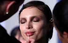 FOTO: Mengintip Model-Model Cantik di Belakang Panggung New York Fashion Week