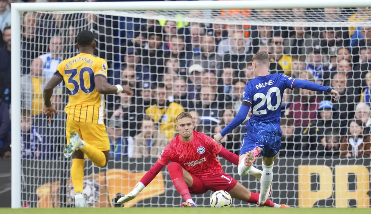 Semua gol kemenangan Chelsea diborong oleh Cole Palmer. Sementara Brighton hanya mampu memperkecil kedudukan berkat gol Georginio Rutter dan Carlos Baleba. (AP Photo/Kin Cheung)