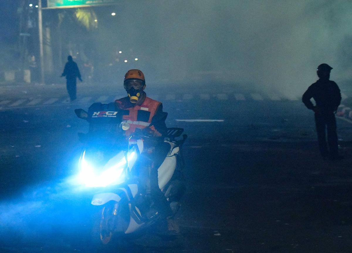 FOTO: Rusuh Pelajar dan Brimob di Pejompongan Hingga Malam Hari (ukuran kecil)