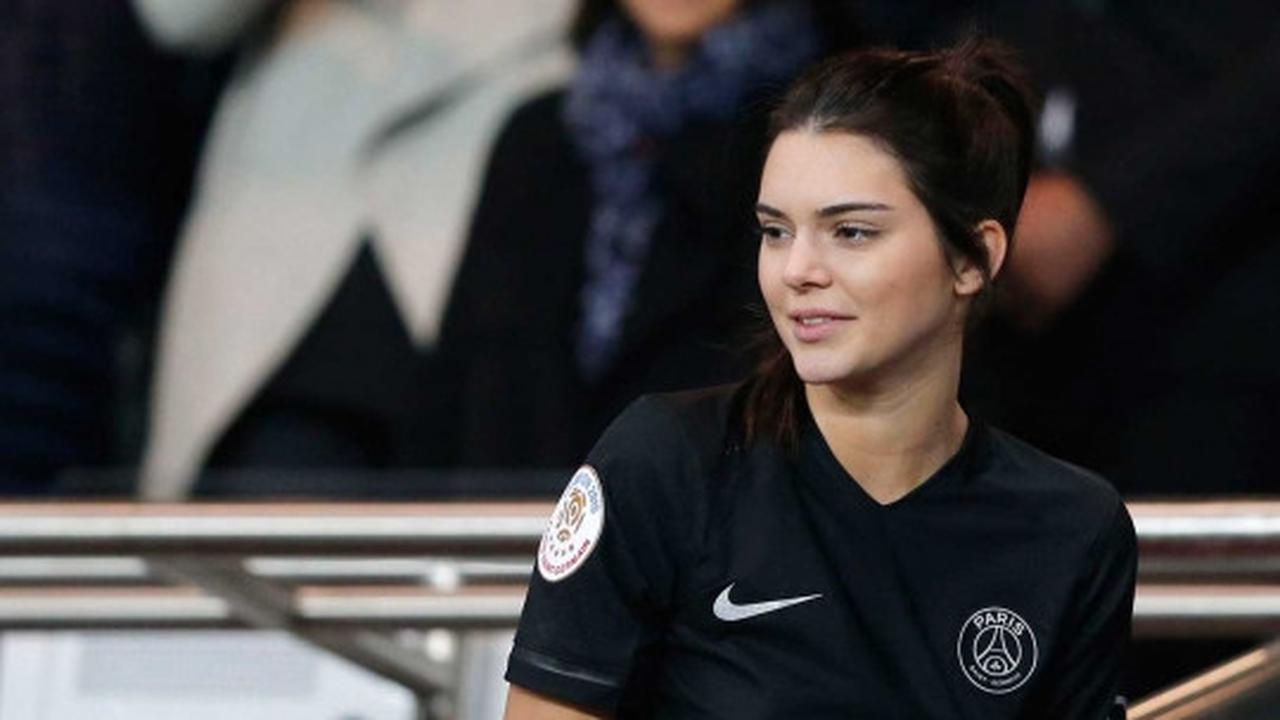 Berkostum PSG, Kendall Jenner tampil cantik