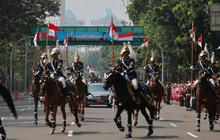 Diiringi Tari Enggang, Prabowo Sambut Presiden Belarus di Istana Merdeka