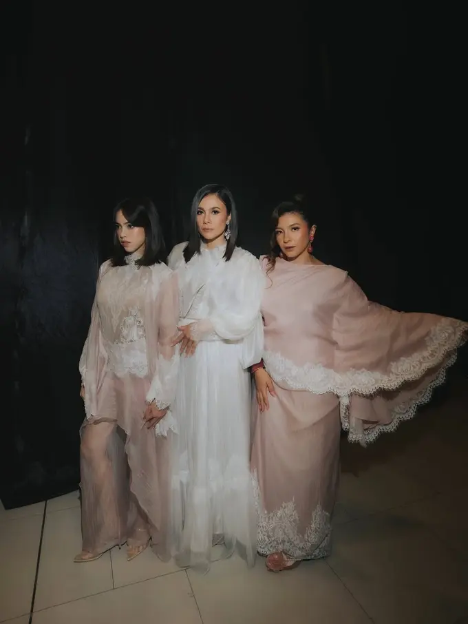 Kenang Barli Asmara, Wulan Guritno, Shalom Razade, dan London Abigail Tampil Kompak dalam Gaun Pastel