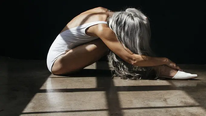 61 Tahun, Nenek Ini Aktif Jadi Model Baju Renang!