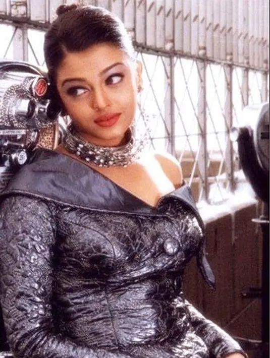 Tak sampai di situ, berakhirnya hubungan Aishwarya Rai dan Salman Khan juga disebut karena adanya perselingkuhan dan penghinaan. (© Filmibeat)