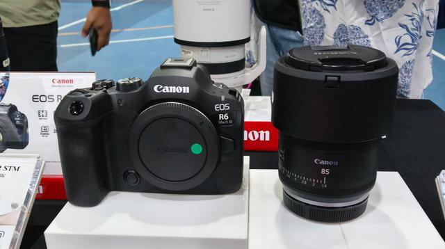 Canon meluncurkan EOS R6 Mark III, kamera full-frame 32,5 MP dengan kemampuan video 7K dan autofokus cepat. (Liputan6/Arief Ferdian Maulana)