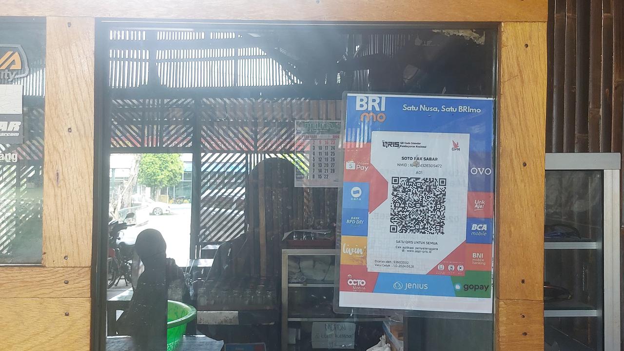 Menikmati Soto Daging Pak Sabar yang Legendaris Sejak 1984, Tetap Eksis dengan Sentuhan Digital QRIS BRI