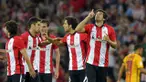 Mikel San Jose bek tengah Athletic Bilbao yang pernah dikontrak Liverpool mencetak gol spektakuler lawan Barcelona di Piala Super, Jumat (14/8/15).