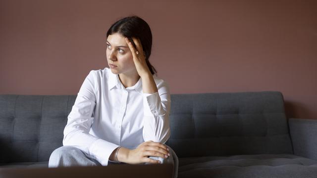 remaja wanita stress, sedih