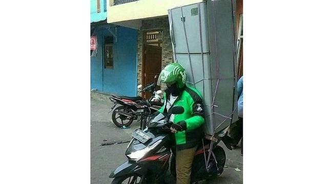 Potret 5 Driver Ojek Online Antar Barang Oversize Ini Perjuangan Banget