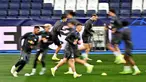 Penyerang Leipzig, Dani Olmo (tengah) saat sesi latihan menjelang pertandingan sepak bola leg kedua babak 16 besar Liga Champions melawan Real Madrid di Stadion Santiago Bernabeu, Madrid, 5 Maret 2024. (JAVIER SORIANO/AFP)