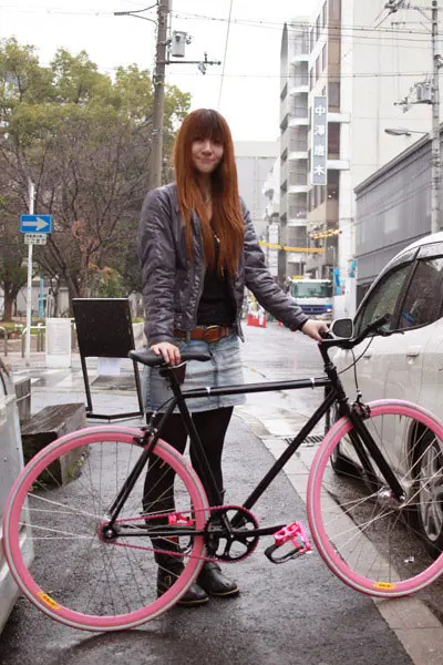 perempuan sepeda