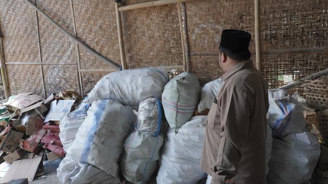 Pemilahan sampah berkelanjutan di Pesantren Al Imdad, Bantul, Yogyakarta