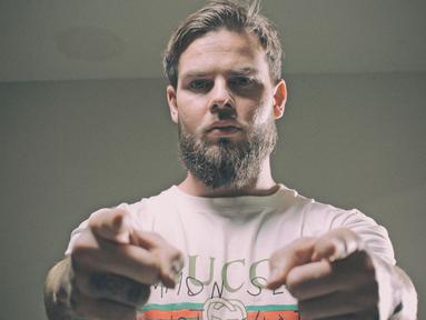 Danny Guthrie pesepakbola asal Inggris  yang pernah membela Liverpool dan Newcastle United dalam sesi foto bersama Bola.com, Sabtu (24/2/2018). Kini Danny Guthrie resmi menjadi pemain Mitra Kukar.  (Bola.com/Peksi Cahyo)