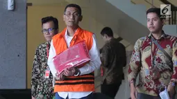 Bupati Kudus Muhammad Tamzil usai menjalani pemeriksaan oleh penyidik di Gedung KPK, Jakarta, Rabu (28/8/2019).  Muhammad Tamzil diperiksa sebagai tersangka terkait kasus suap pengisian jabatan perangkat daerah Kabupaten Kudus tahun 2019. (merdeka.com/Dwi Narwoko)