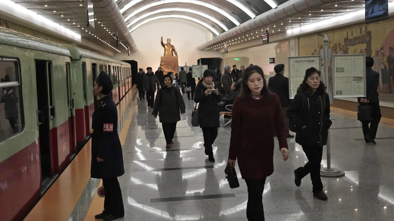 Potret Stasiun Kereta Bawah Tanah Kaeson di Korea Utara