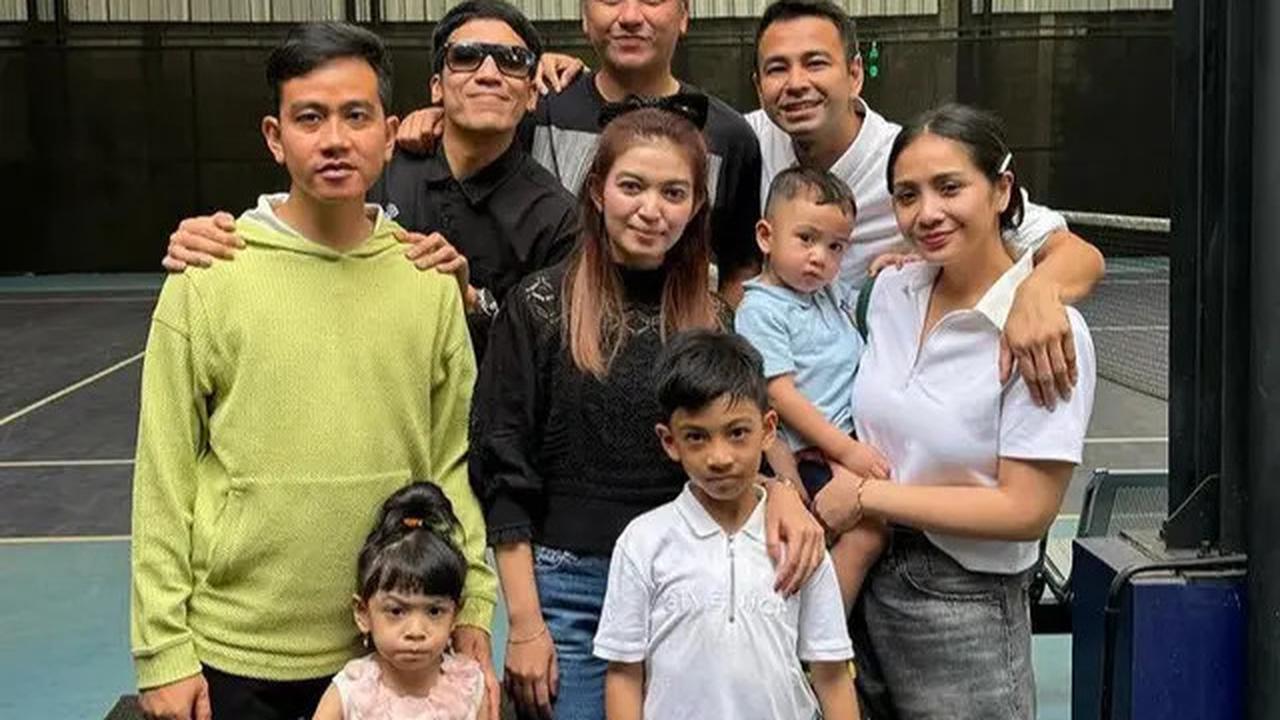 Selvi Ananda dan Gibran tampil santai saat mengunjungi rumah Nagita dan Raffi.