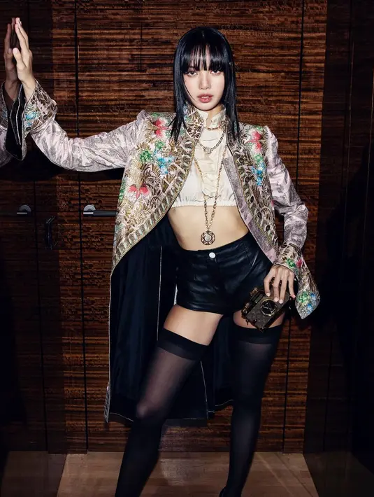 Lisa BLACKPINK mencuri perhatian dengan penampilannya mirip dengan karakter anime Jepang [@lalalalisa_m]