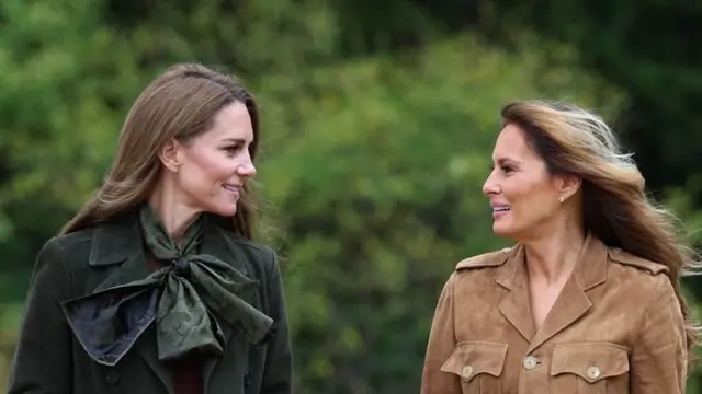 Adu Gaya Kate Middleton Versus Melania Trump saat Main Bareng Anak-anak