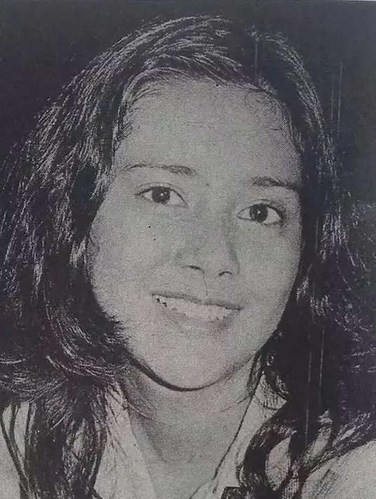 <p>Hingga usianya kepala enam, paras cantiknya kerap menarik perhatian.Bahkan, oleh netizen kerap disebut kecantikannya tak pernah luntur. [Instagram/@lydiakandou_]</p>