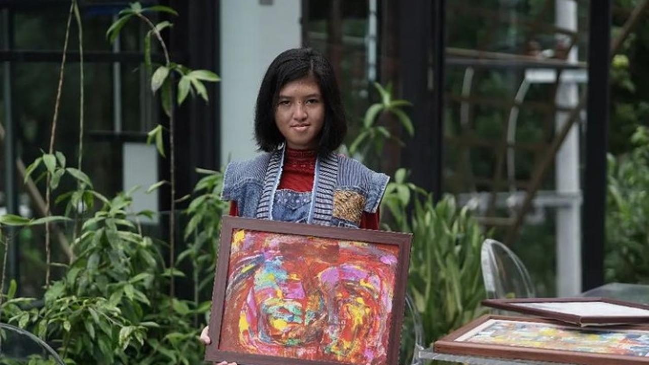Athaya Putri Nirwasita penyandang ADHD Slow Learner Dyscalculia asal Malang. Foto: tangkapan layar instagram @athayaarts